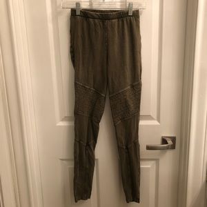 Olive washed leggings with texture - worn once!